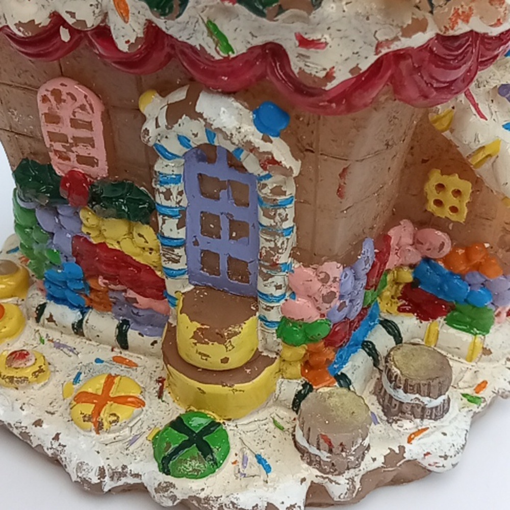 Vintage Gingerbread House Large Candle - Picture 3 of 16